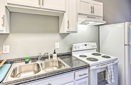 Enid Apartamento | Restored Enid Apt ~ 1 Mile to Historic Downtown!