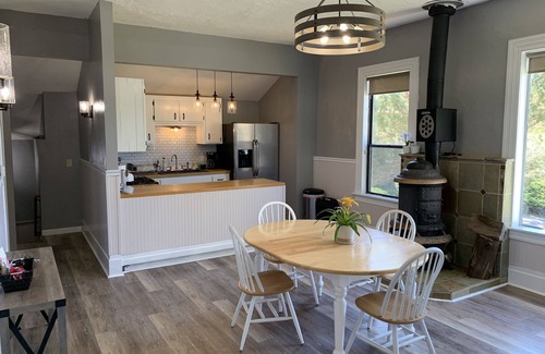 Petaluma Casa | Restored farmhouse with acres of privacy