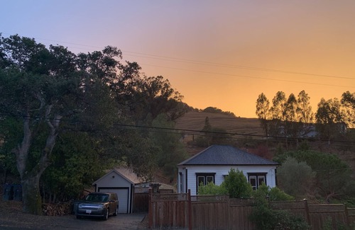 Petaluma Casa | Restored farmhouse with acres of privacy