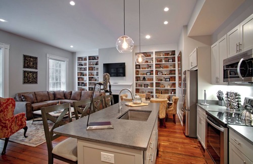 Historic District - North Apartamento | Restored Historic Home 5 BR 4.5 Bath
