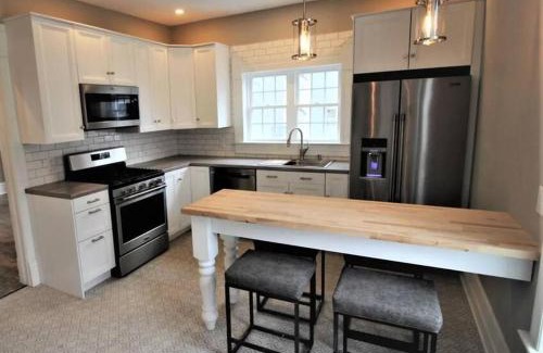 Maquoketa Casa | Restored Queen Anne Cottage