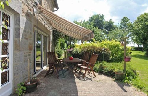 Tinchebray-Bocage Casa | Retraite paisible en maison traditionnelle, 4 chambres, jardin arboré, cheminée et nature luxuriante. - FR-1-497-154