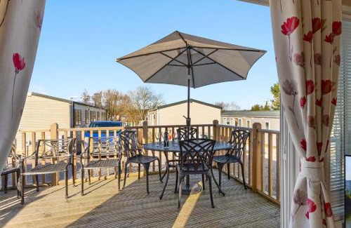 Cheriton Bishop Chalet De Esquí | Retreat at the Lake - Fishing Lakes, Heated Outdoor Swimming Pool 500yrds on Sister Park