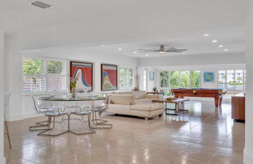 Barrier Island Casa | Retreat by Beach Waterfront Lago Key
