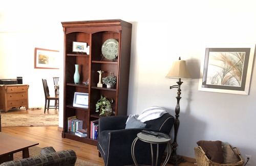 Edina Casa | Retiro para parejas, aventurero solitario o viajero de negocios.