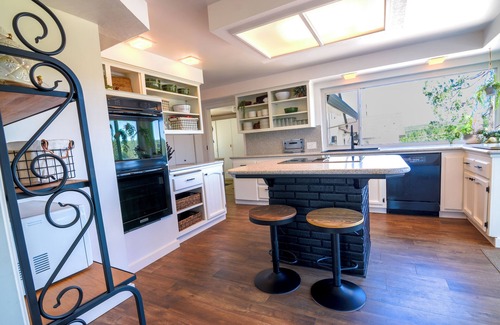 Apple Hill Otro | Retreat - Heart of Apple Hill 5-bedroom farmhouse in Camino