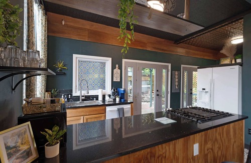 Deer Park Apartamento | Retreat on Bardstown Rd. | Yard | Walk to Shops