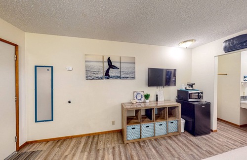 Bandon Casa | Retro beach hideaway with fast WiFI - walk to downtown attractions