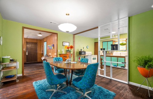 Coleman Casa | Retro Comes Alive at Bonnevilla