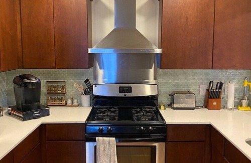 Blackshear-Prospect Hill Casa | Retro Cowyboy Villa in the Heart of Austin