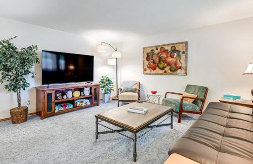 Green Bay Casa | Retro Green Bay Home Steps to Lambeau Field!