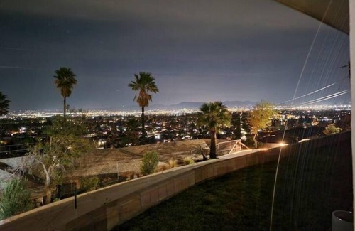 San Bernardino Casa | Retro Hilltop Villa