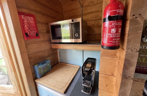 Bovey Tracey Cabina | Retro Lodge nr Dartoor With hot tub & opt Sauna