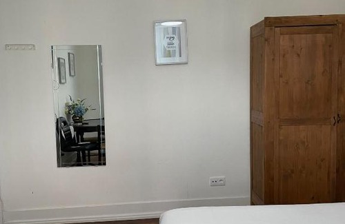 Santo Antonio Casa | Retro M2 R4 - Lovely Double Room with Shared Bathroom