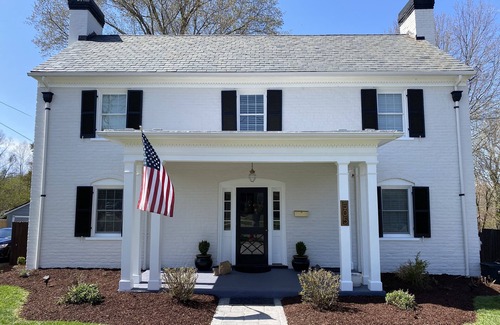 Lynchburg Casa | Retro Modern Restored 1930's-Home Near Downtown Lynchburg & LU