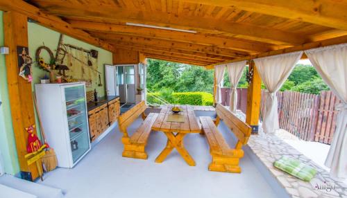 Mostar Casa | Retro Pool House