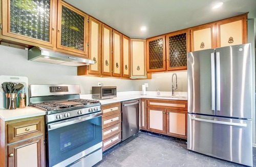 Van Wert Casa | Retro Refuge On Woodstock Dr.