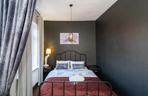 Old Town Apartamento | Retro Studio Old Town Apartment by Domvia