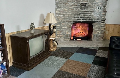 Loveland Cabina | Retro yAy frAme cabin by Estes park
