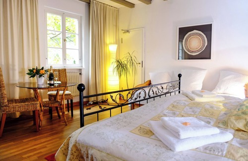 Hitdorf Casa | RheinRiver Guesthouse - Direkt am Rhein