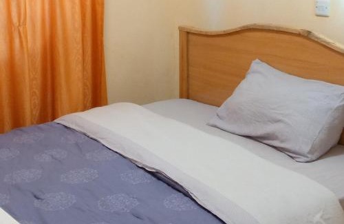 Maasai Mara Cama Y Desayuno | Rhino hillside