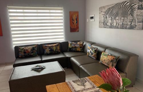 Moses Kotane Casa | Rhino House with 3 bedrooms next to Pilanesberg and Sun City