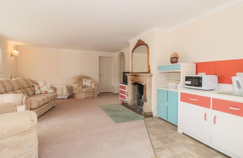 Sturminster Newton Cabaña | RHODE ACRES, pet friendly, with a garden in Hazelbury Bryan