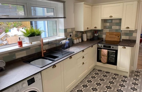 Blaencwm Casa | Rhondda Tunnel Cottage by StayStaycations