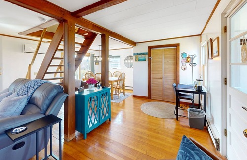 Winter Harbor Casa | Richard's Place | Dog-friendly home in Winter Harbor with garden - walk to town