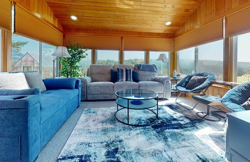 Winter Harbor Casa | Richard's Place | Dog-friendly home in Winter Harbor with garden - walk to town