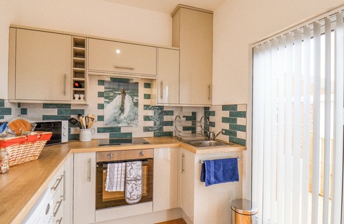 Skinningrove Cabaña | RICHMOND COTTAGE, pet friendly, with a garden in Carlin How