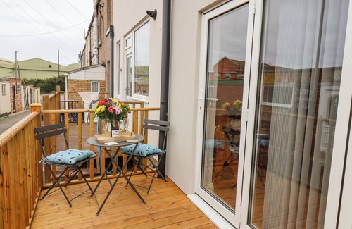 Skinningrove Cabaña | RICHMOND COTTAGE, pet friendly, with a garden in Carlin How