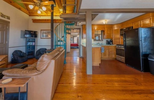 Dixon Springs Cabina | Ride. Rest. Repeat. Check out our reviews on the "other" site.