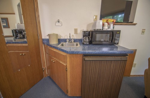 Baileys Harbor Hotel | Ridges Inn & Suites