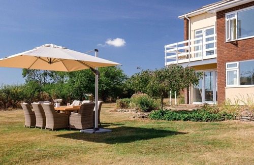 Alcester Cabaña | Ridgeway Farmhouse at Ragley Estate, Alcester - sleeps 8 guests in 4 bedrooms