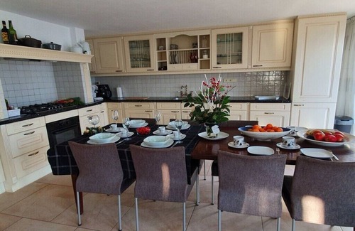 Poederoijen Casa | Amplia casa de vacaciones cerca del centro