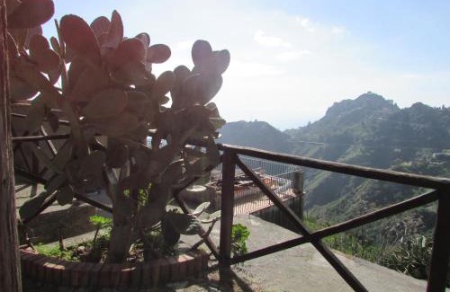 Castelmola Casa | Rifugio dei tre Pini