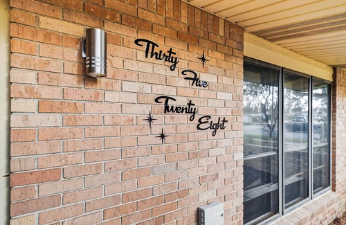 Midland Casa | Right At Home-Midland Groovy Times w/Pool