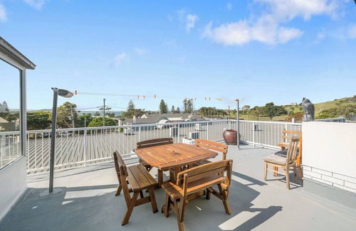 Crescent Head Apartamento | RIGHT IN THE CENTRE OF IT ALL WITH OCEAN VIEWS & PET FRIENDLY!