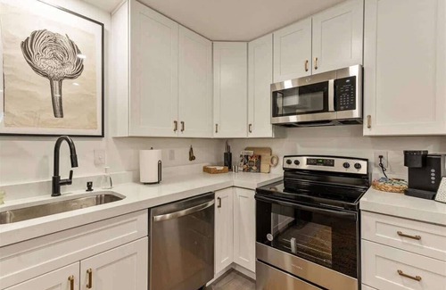 People's Freeway Casa | Right off i15 & i80, SLC Airport Close By!