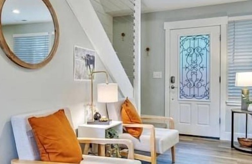 Holladay Casa | King Bed | Full Kitchen. | Private Backyard!