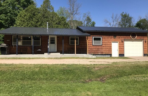 Au Train Cabaña | Justo en el río y cerca del lago Superior