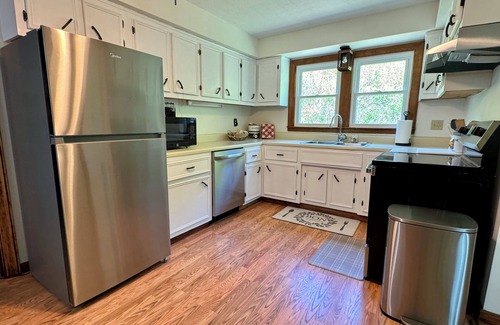 Burnsville Cabina | Right on the River! Swimming🏊‍♀️ Fire Pit 🔥Fishing🎣 River Tubing 🌊