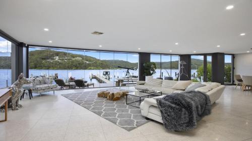 Booker Bay Casa | Riptides Booker Bay -Waterfront apartment, walk to shops & cafes