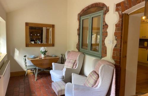 Pontesbury Casa | Rita's Luxury Retreat with Swedish Hot tub and Wood Fuelled Pizza Oven