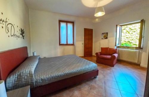 Azzano Apartamento | Rita's Window: lake front apartment with lake view