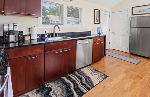 Springs Cabaña | Ritz - East Hampton Cottage On The Water