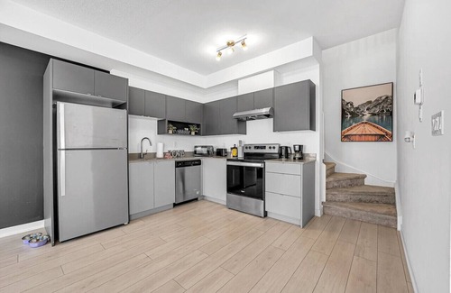 Burlington Casa | Ritzy 3BR Home with Balcony Near Burlington Pier