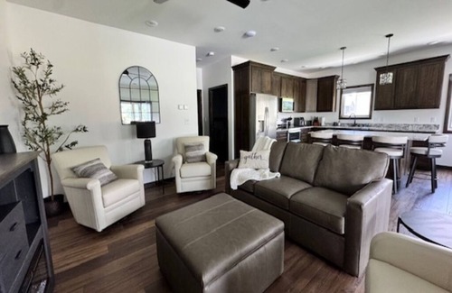Harpers Ferry Casa | River Bluff Getaway – Main 1BR/1BA Modern Unit Near Mississippi River