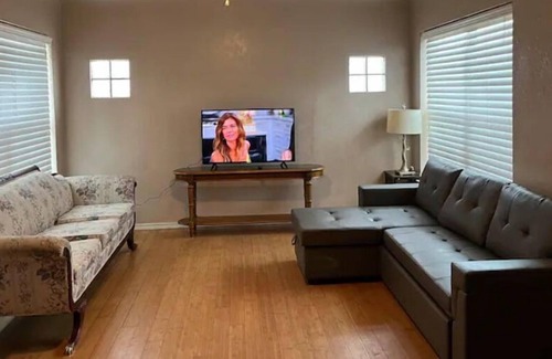 Raisin Casa | River country home- near Kingsburg